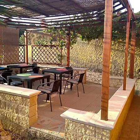Couette-café Grotta Delle Fate 3*